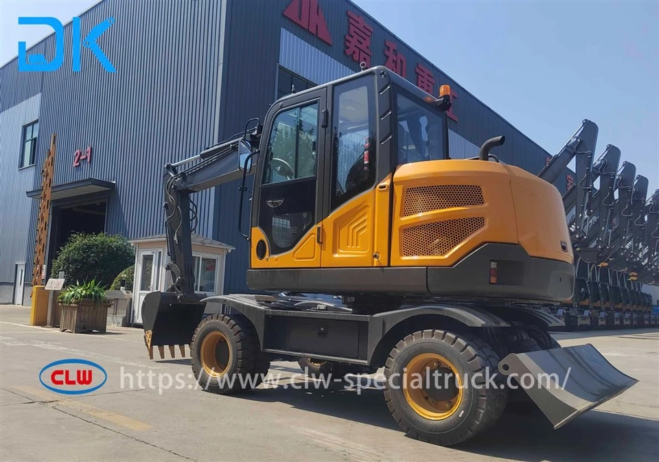 6.5-ton tire-type excavator rear left